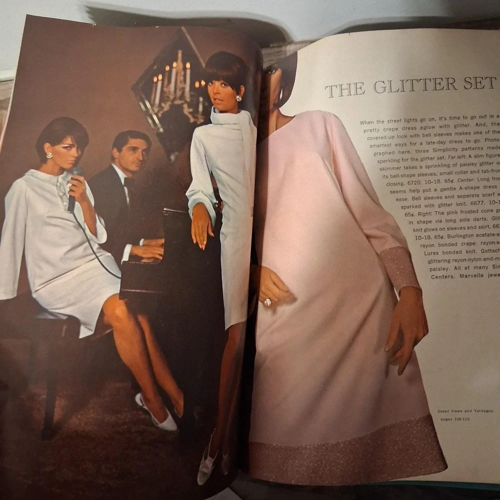 Rare Vintage Singer Showcase 1966 Magazine‎ Mod Fashion Full Color